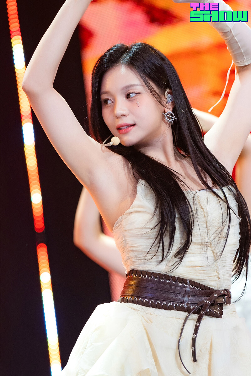 241112 VIVIZ Umji - 'Shhh' at The Show documents 1