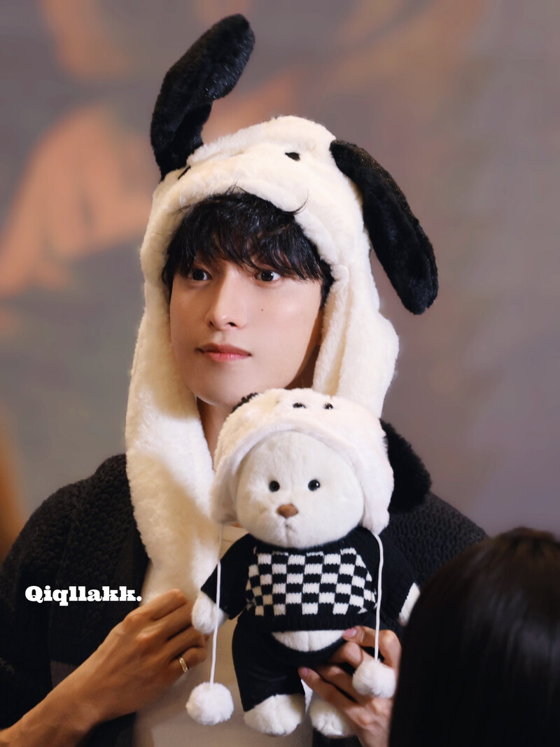 241229 SEVENTEEN DK - Yiziyhu Fansign Event in Shanghai documents 1