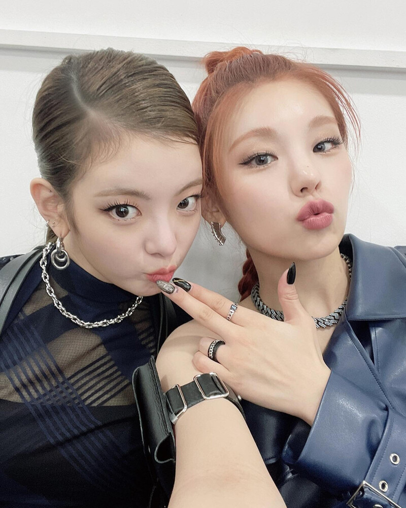 210526 ITZY SNS Update - Happy Birthday Yeji documents 12