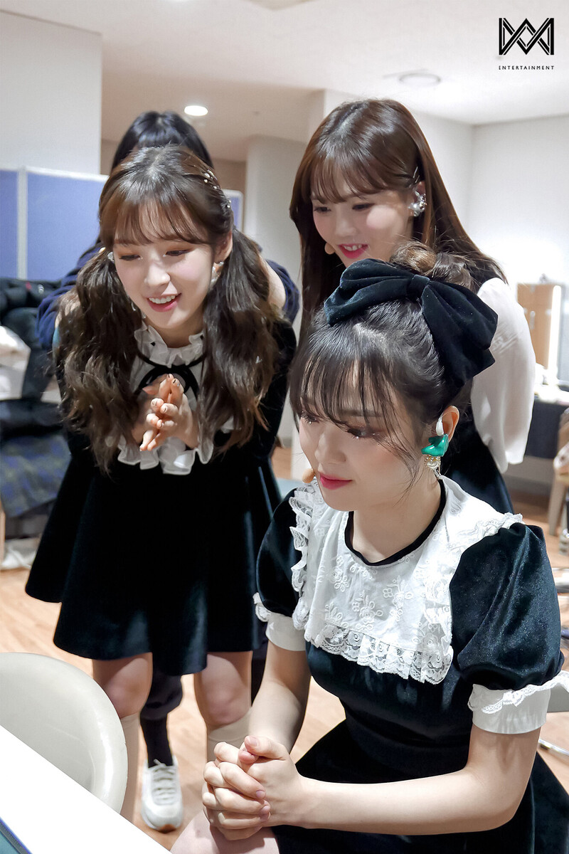 220323 WM Naver Post - OH MY GIRL - Year End Stages Behind documents 20