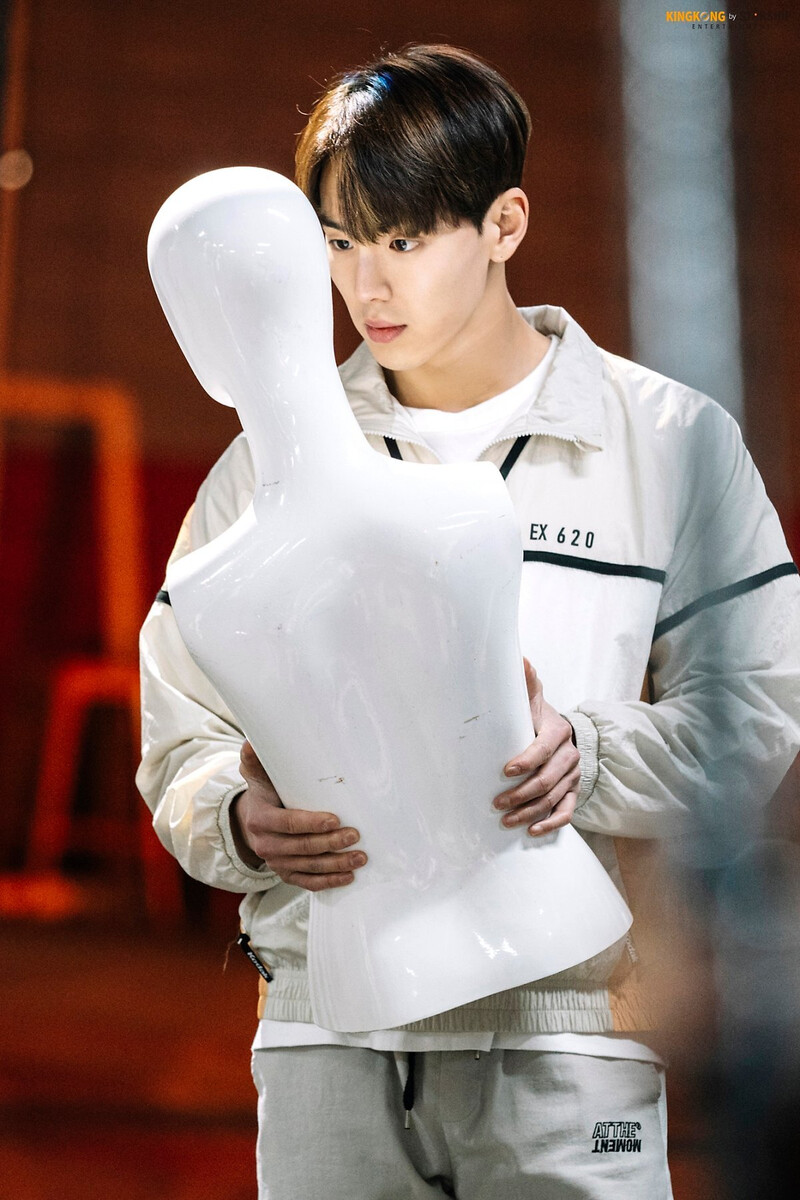 220427 Starship Naver Update - Shownu at 'Seoul Ghost Story' Behind the Scenes documents 16