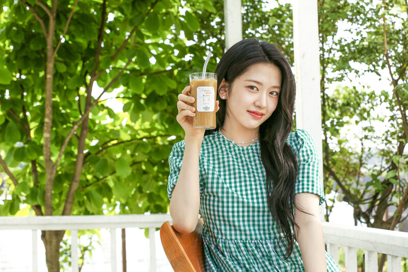 240702 Starship Entertainment Naver Update with Yujin - 'Maxim Supreme Gold' Advertisement Behind the Scenes documents 3