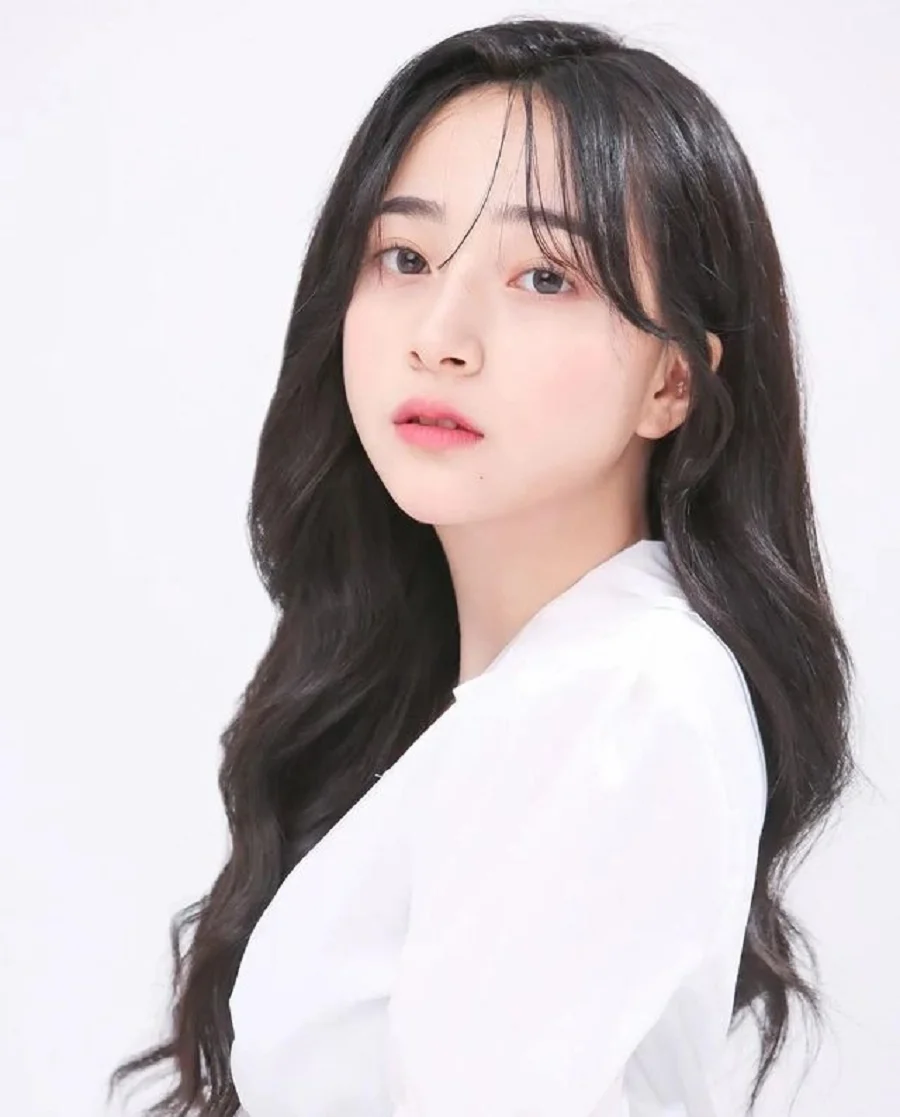 Yoon-ah (Play With Me Club Member) Age, Bio, Wiki, Facts & More