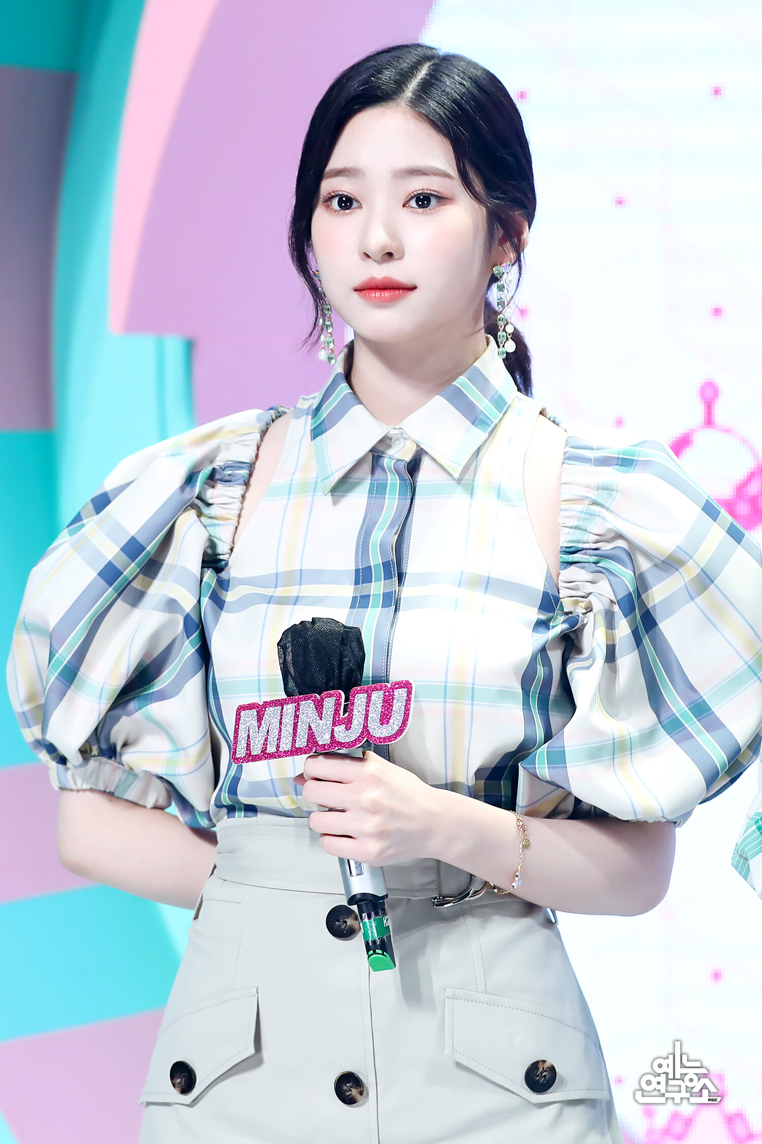 210327 Music Core MC's - Minju, Chani & Mina | kpopping