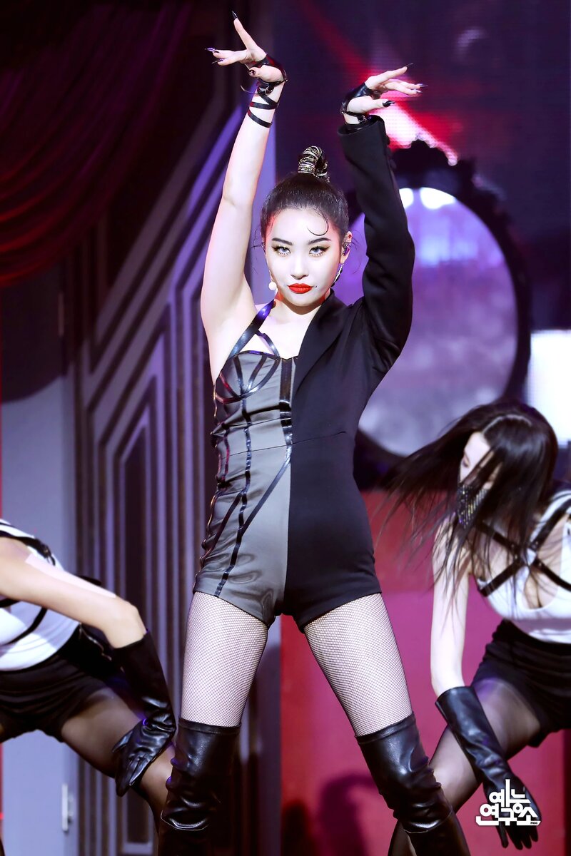 210227 Sunmi 'Tail' at Music Core documents 3