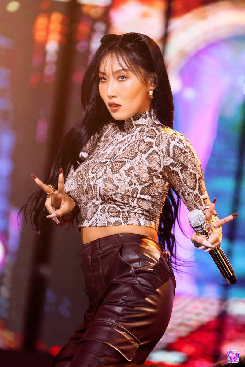 221023 MAMAMOO Hwasa - 'ILLELLA' at Inkigayo | kpopping