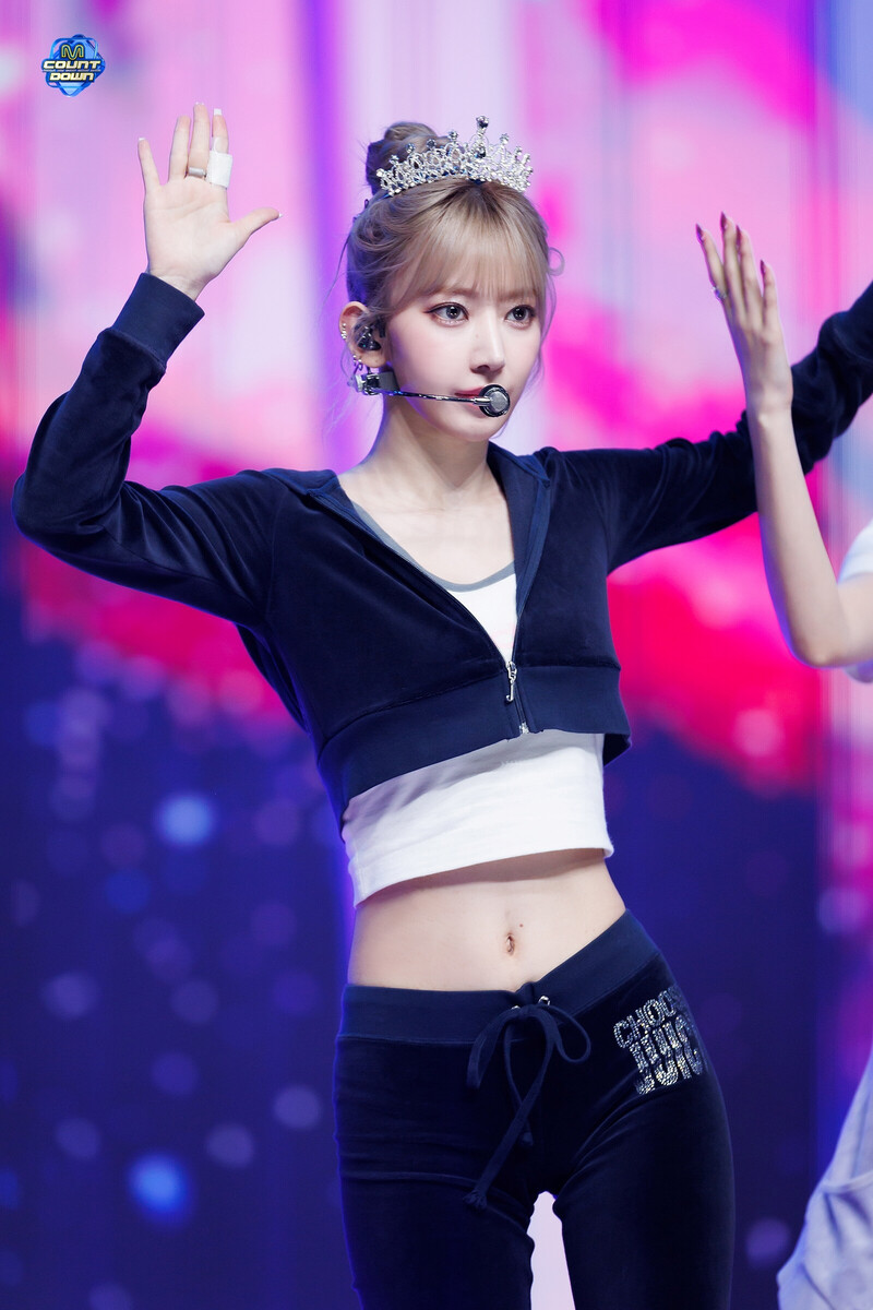 240912 LE SSERAFIM Sakura - 'CRAZY' at M COUNTDOWN documents 2