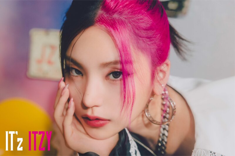ITZY Japan Debut Album『IT'z ITZY』Concept Teasers documents 4