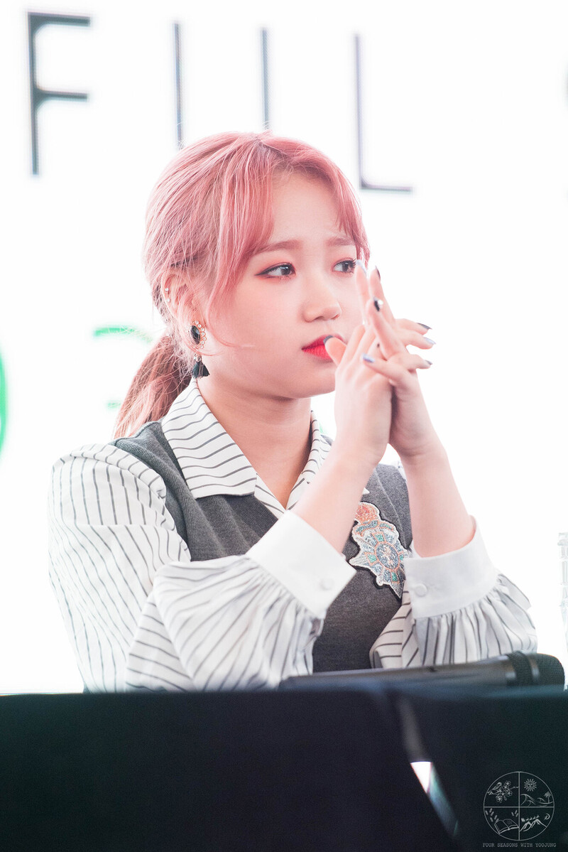 180225 Weki Meki Yoojung at Goyang 'Lucky.' Fansign documents 11