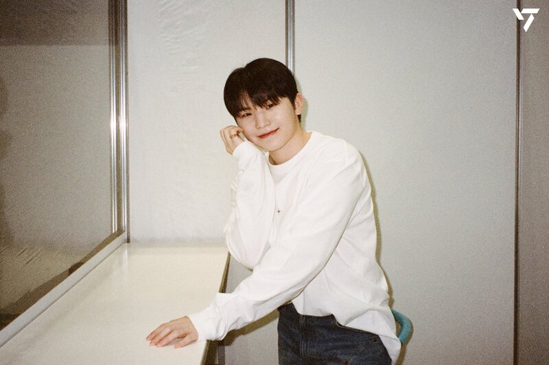 221206 SEVENTEEN ‘DREAM’ Release Event Behind film photo | Weverse documents 7