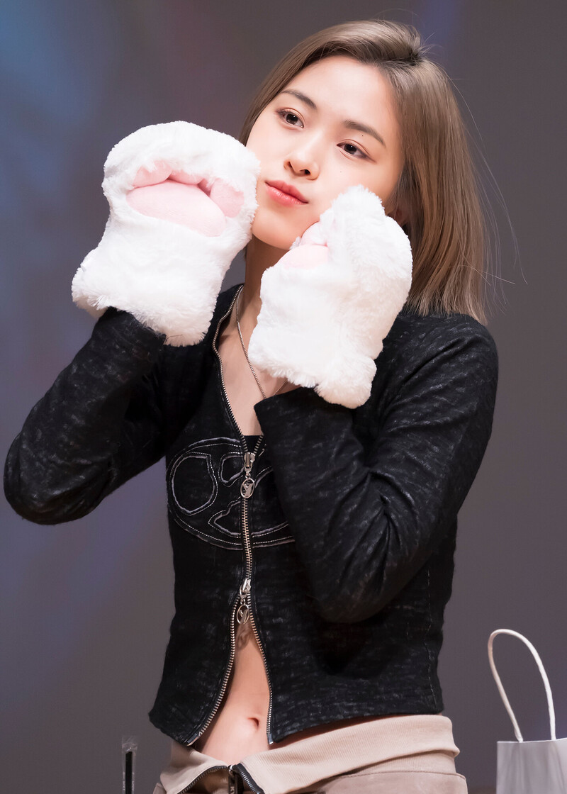 221217 ITZY Ryujin documents 2