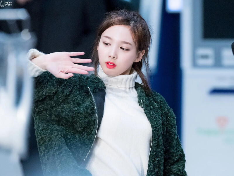 Nayeon_Cleaner C0srslOVEAED2Ph  20161227.jpg