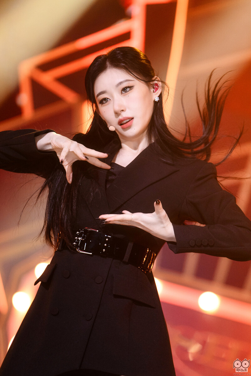 221204 ITZY Chaeryeong - 'Cheshire' at Inkigayo documents 2