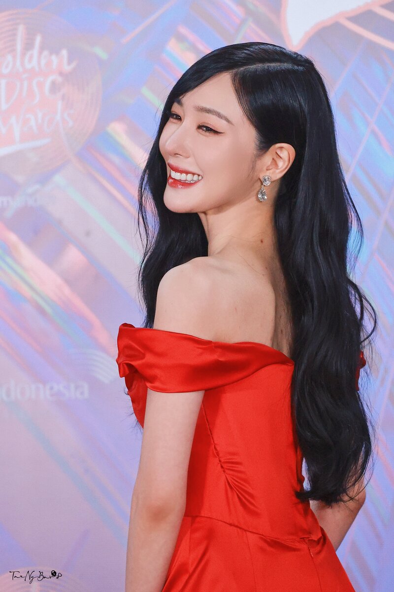240106 Girls' Generation Tiffany Young at 2024 Golden Disc Awards documents 1