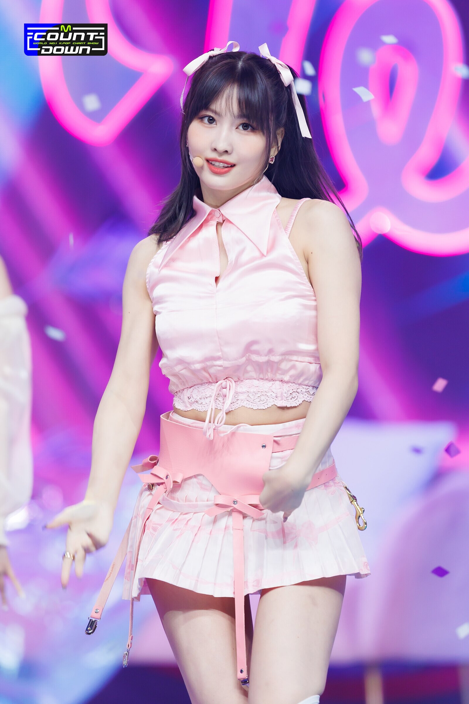 220901 TWICE Momo 'Talk that Talk' at M Countdown | kpopping