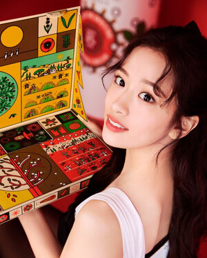 IVE Yujin for L’Occitane ‘Wonder Inside’ Holiday Collection 2022