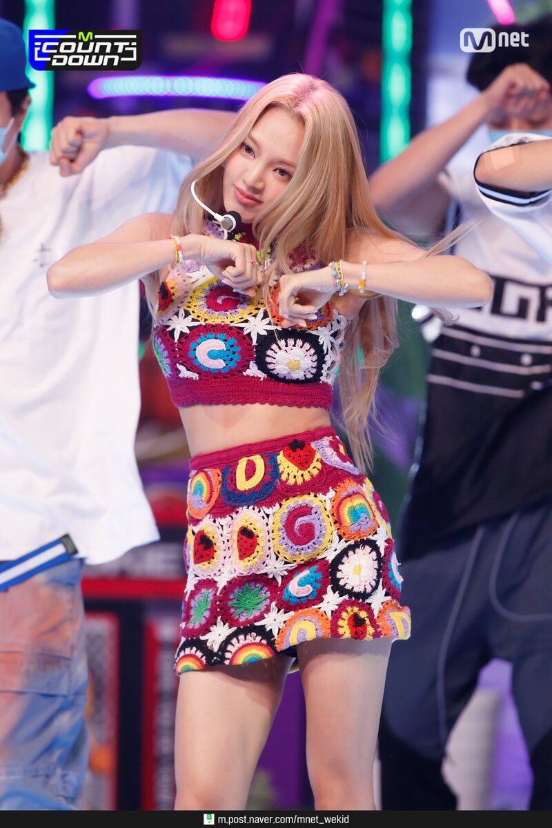 210812 HYO & BIBI Performing "Second" at M Countdown | Naver Update documents 24