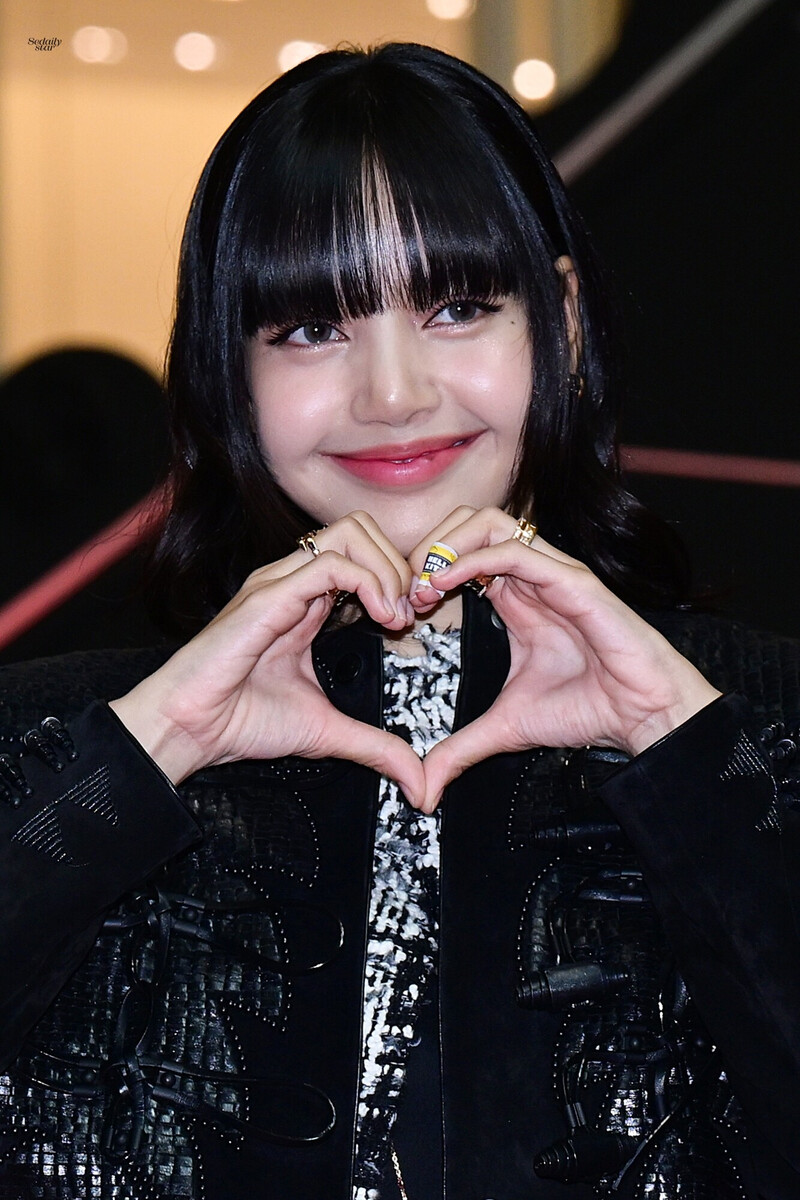 240809 Lisa - Pink Carpet Event for BLACKPINK 'BORN PINK World Tour in Cinema' documents 5