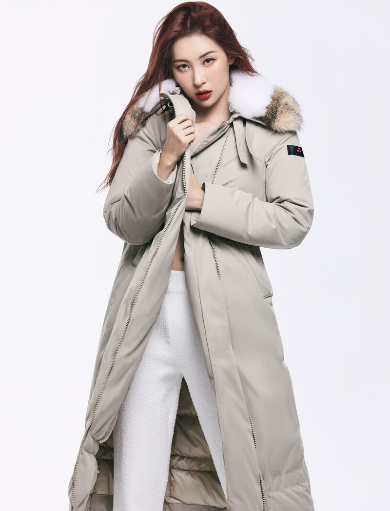 Sunmi for PEUTEREY FW 2022 Collection documents 10