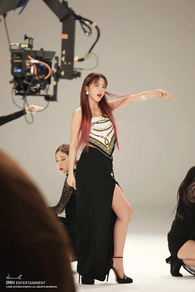 200406 IMH Entertainment Naver Update - Hong Jin Young's "Love Is Like A Petal" M/V Behind documents 11