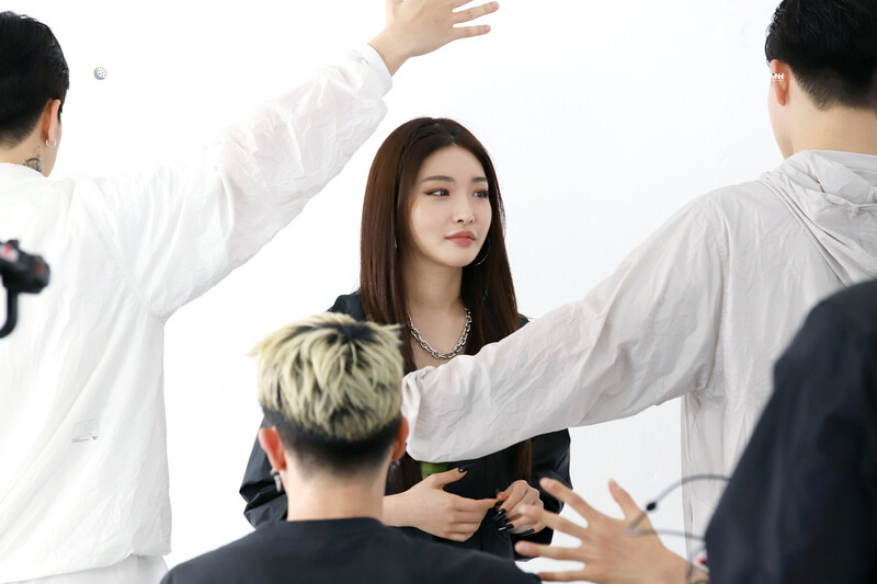 210614 Chungha Cafe Update - Reebok CF Behind documents 10