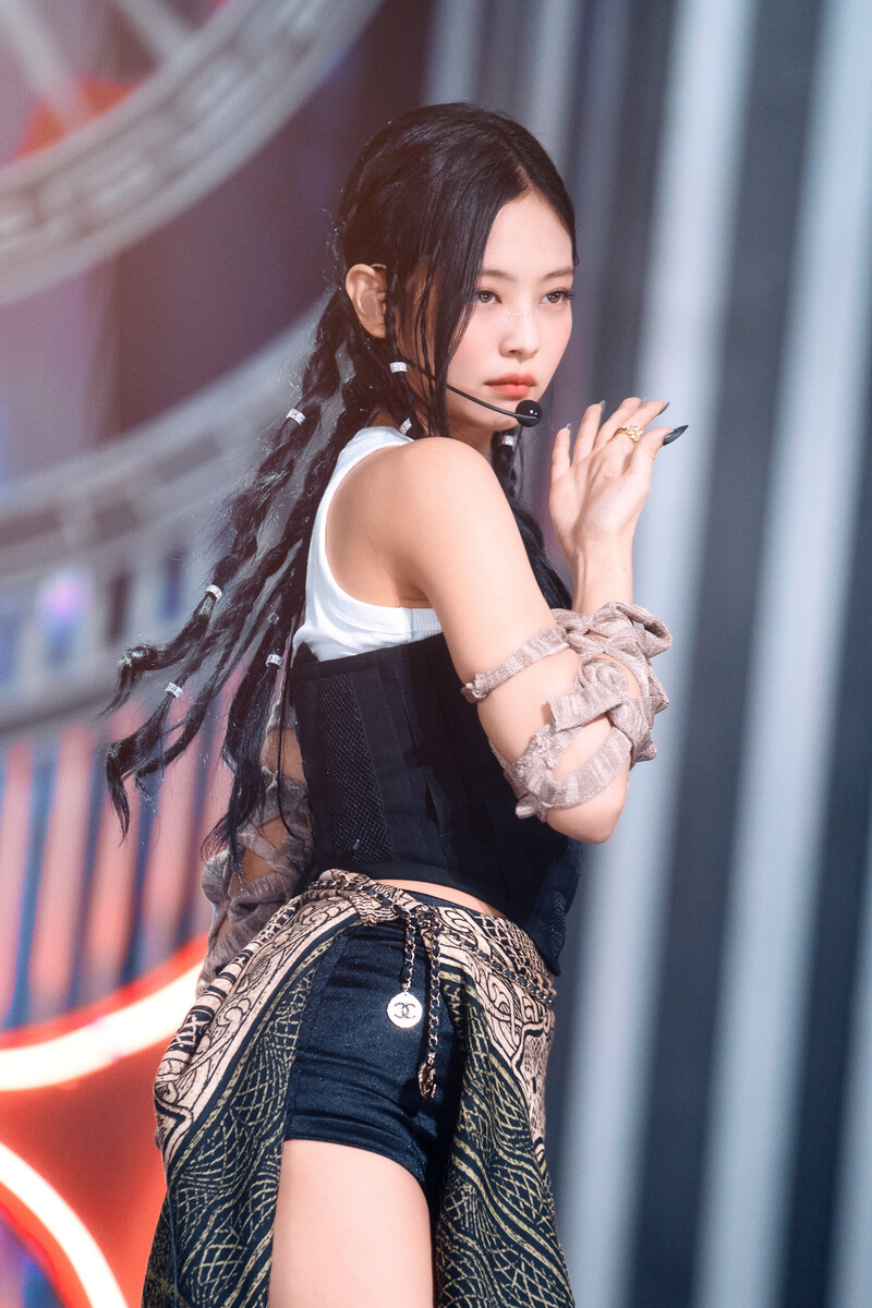 220828 BLACKPINK Jennie - 'Pink Venom' at Inkigayo documents 5