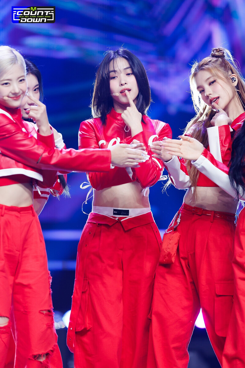 230810 ITZY Ryujin - 'CAKE' at M COUNTDOWN documents 2