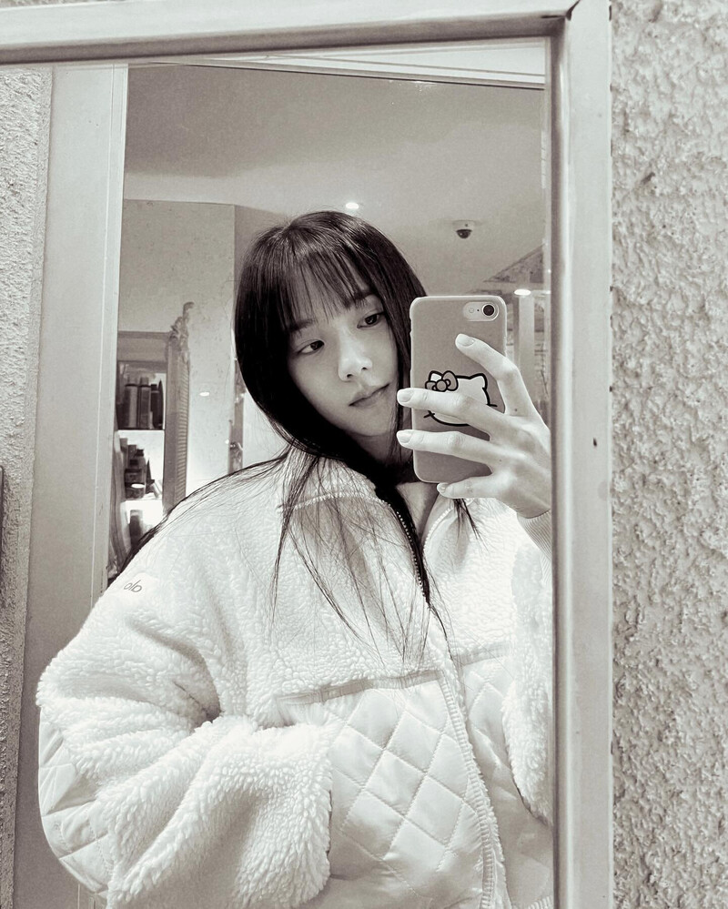 231210 - JISOO Instagram Update documents 2