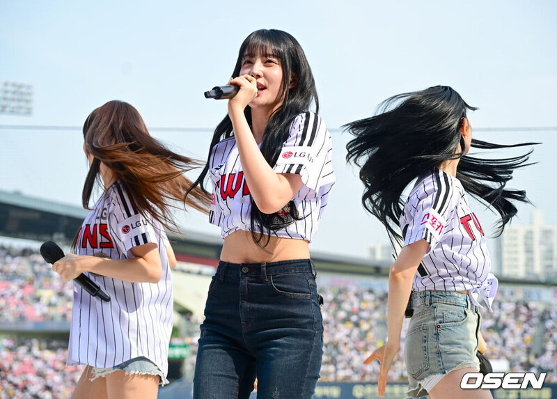 240504 STAYC Yoon - 2024 Shinhan Bank SOL KBO League in Jamsil Stadium documents 1