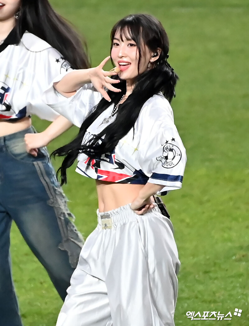 240731 TWICE Momo at Team K-League vs. Tottenham Hotspur's Halftime Show documents 2