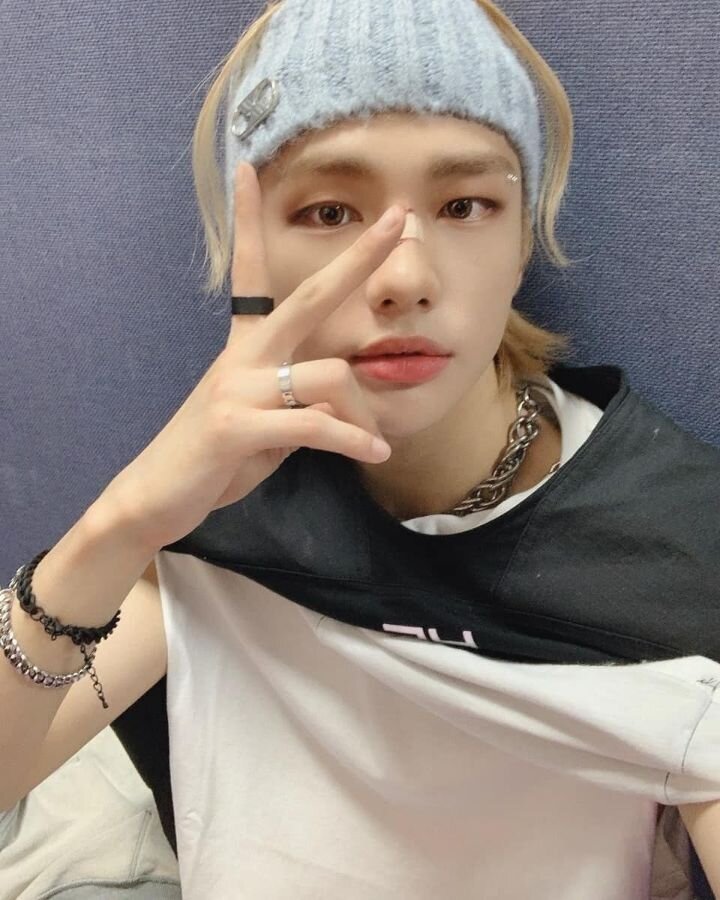 'Hyunjin Becomes Legendary When He Wears Headband' — A Compilation of ...