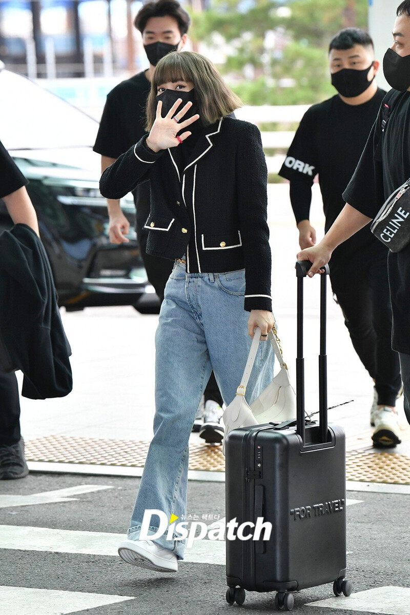 211004 BLACKPINK Lisa At Incheon International Airport | Kpopping