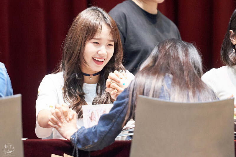 180429 Weki Meki Yoojung at Hongdae 'Lucky' Fansign documents 2