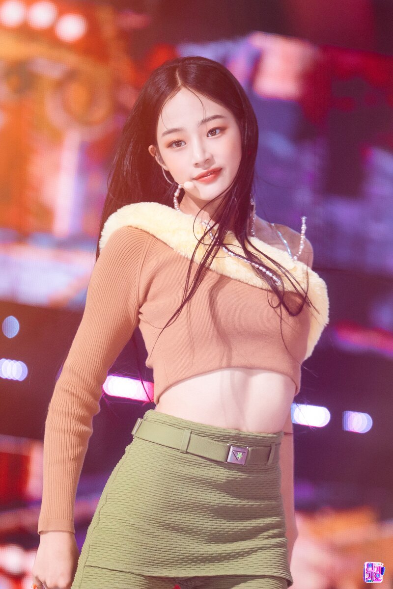 220821 NewJeans Minji - 'Attention' at Inkigayo documents 20