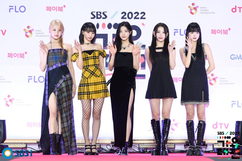 221224 LE SSERAFIM at SBS Gayo Daejeon Red Carpet documents 1