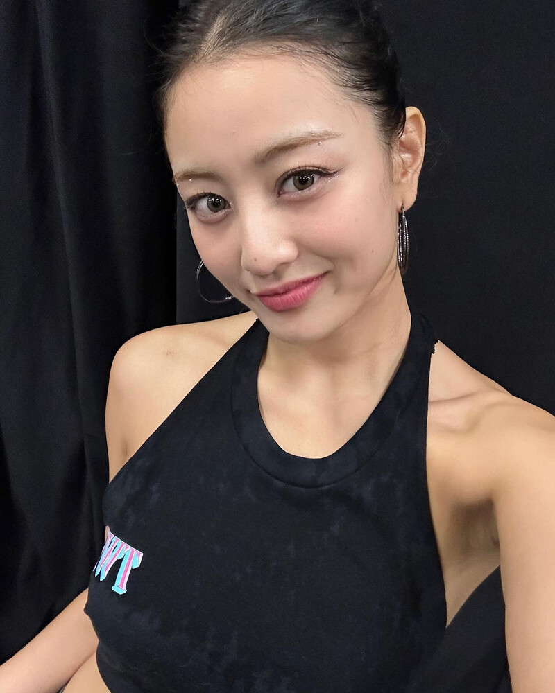 230711 - JIHYO Instagram Update documents 2