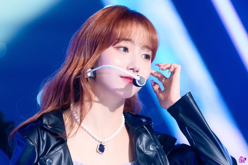 230423 Kep1er Youngeun - 'Giddy' at Inkigayo documents 3