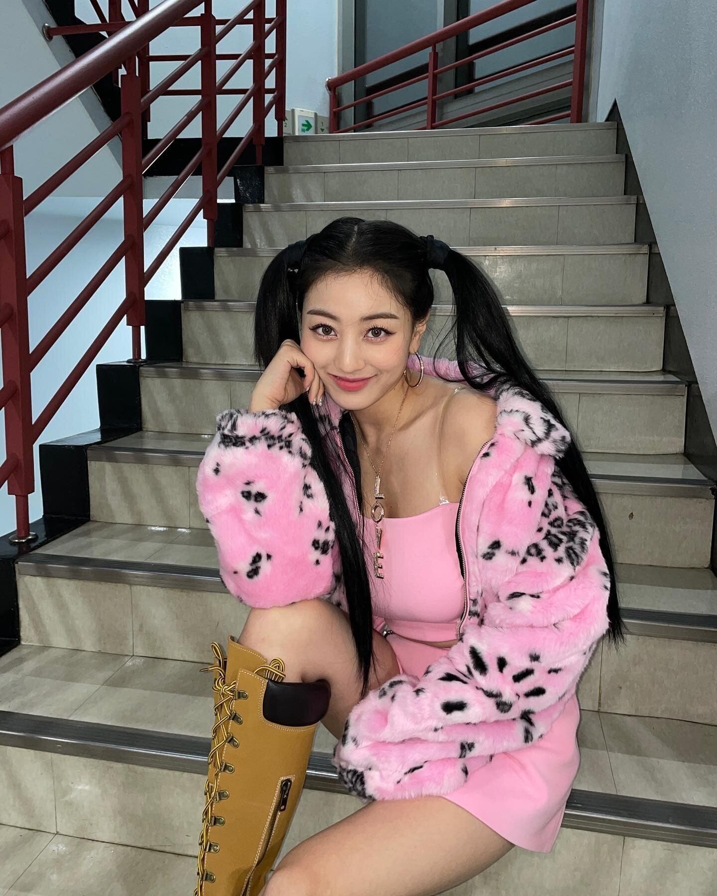 211114 TWICE Instagram Update - Jihyo | kpopping