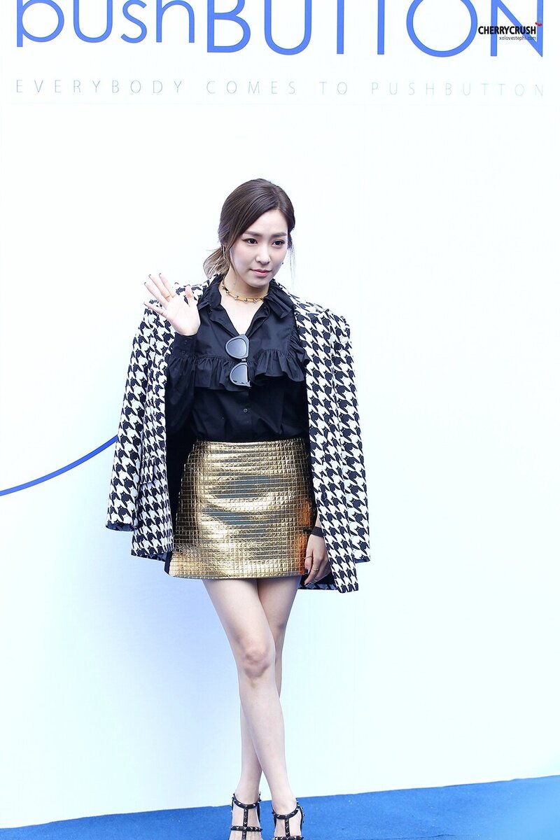 151018 Girls' Generation Tiffany at 'Push Button' Seoul Fashion Week documents 7