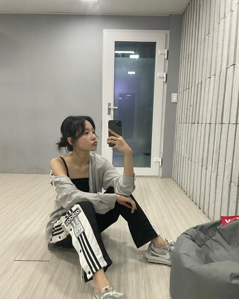 210918 Jo Yuri Instagram Update documents 2