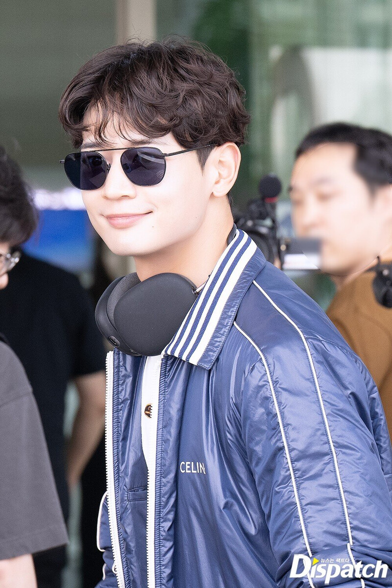 230720 SHINEE Minho at Incheon International Airport heading to Madrid, Spain documents 1