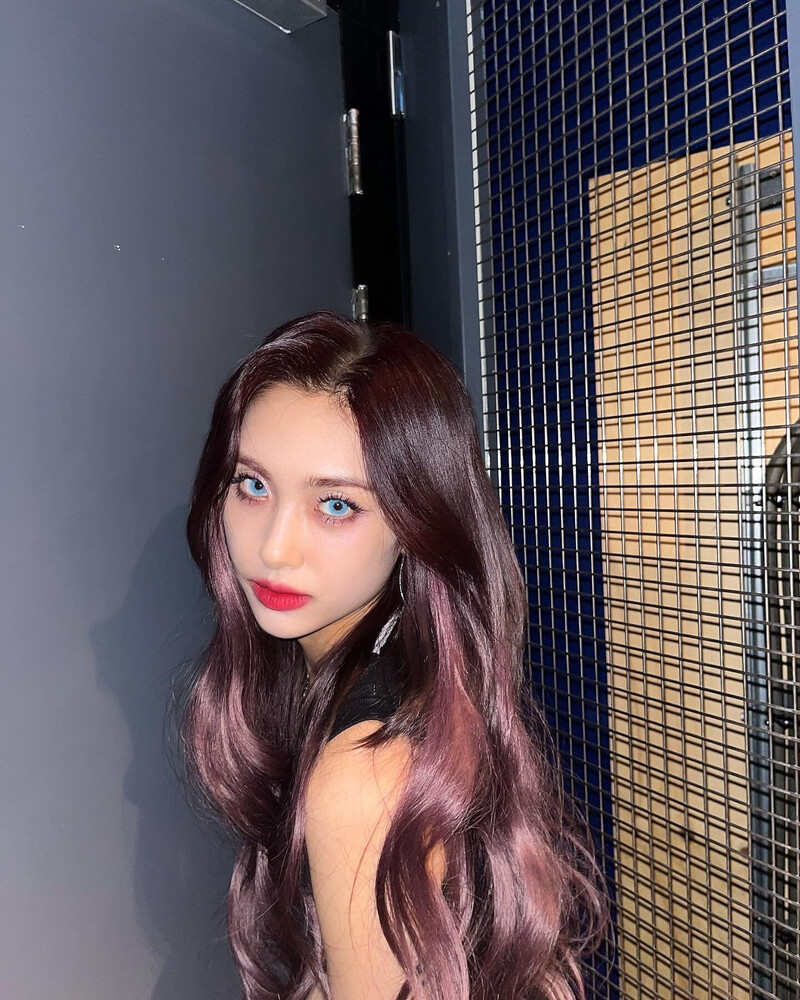 240128 EVERGLOW Aisha Instagram Update documents 1