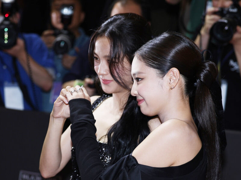 240809 Jisoo, Jennie - Pink Carpet Event for BLACKPINK 'BORN PINK World Tour in Cinema' documents 1