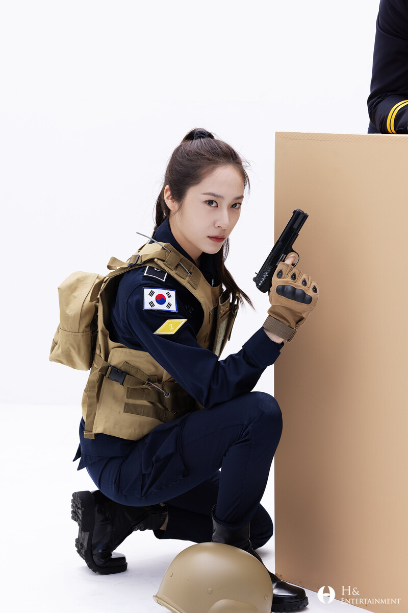 210730 H& Ent Naver Post - Krystal's 'Police University' documents 12