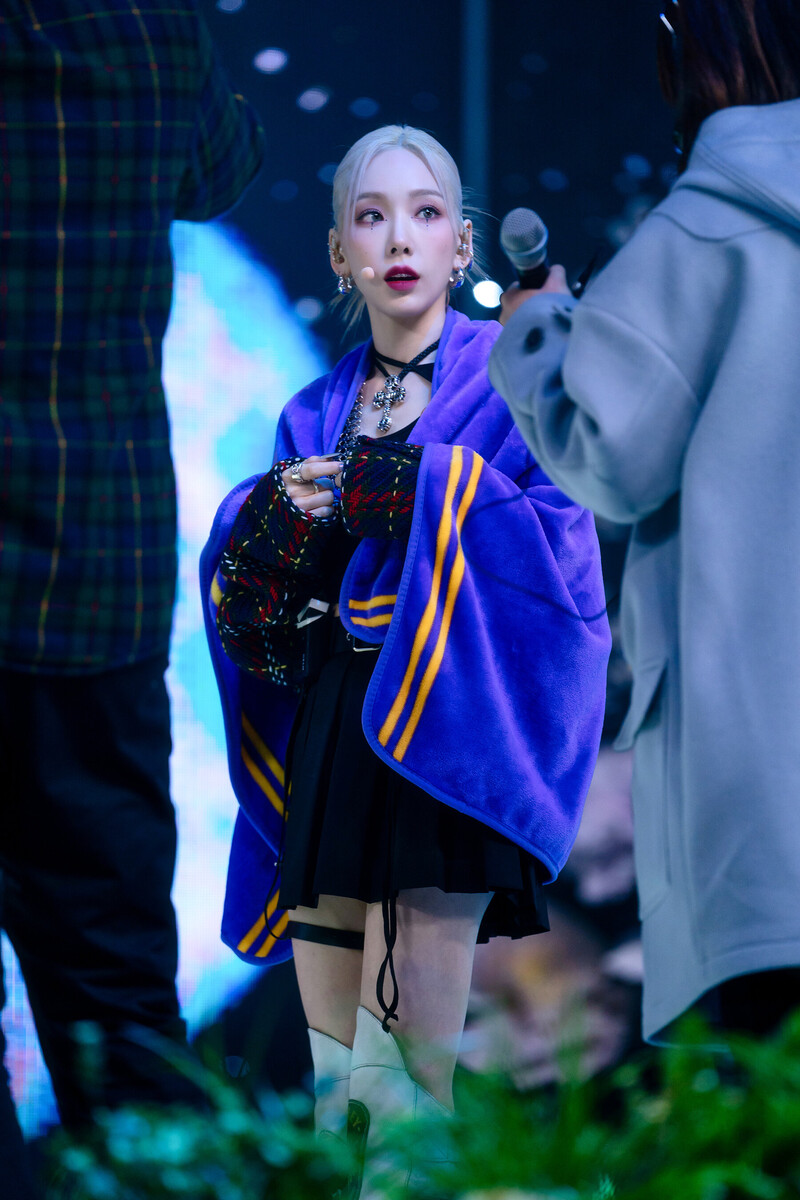 220220 Taeyeon - 'INVU' at Inkigayo documents 17