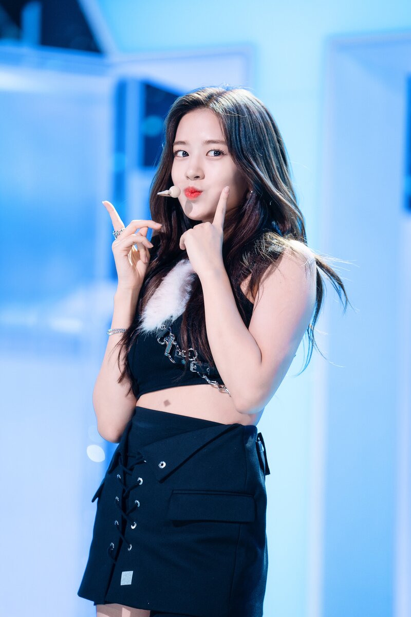 220828 IVE Yujin - 'After Like' at Inkigayo documents 10