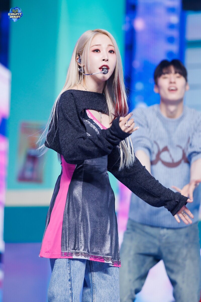 240208 Moon Byul - 'TOUCHIN&MOVIN' at M Countdown documents 10