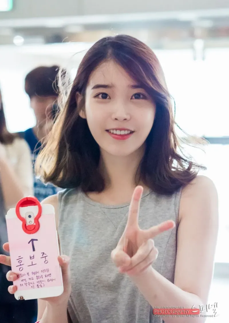 140613 김포공항 출국 아이유 직찍 by 스피넬-3.jpg