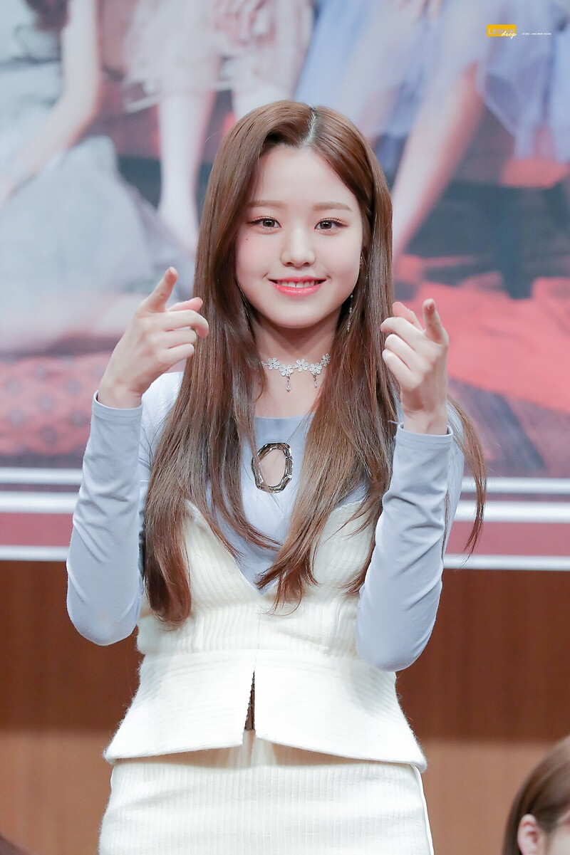 181117 IZ*ONE Wonyoung at Fansign documents 2