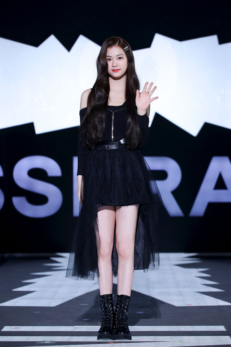 220502 LE SSERAFIM's Kim Garam at 'Fearless' Debut Media Showcase documents 2